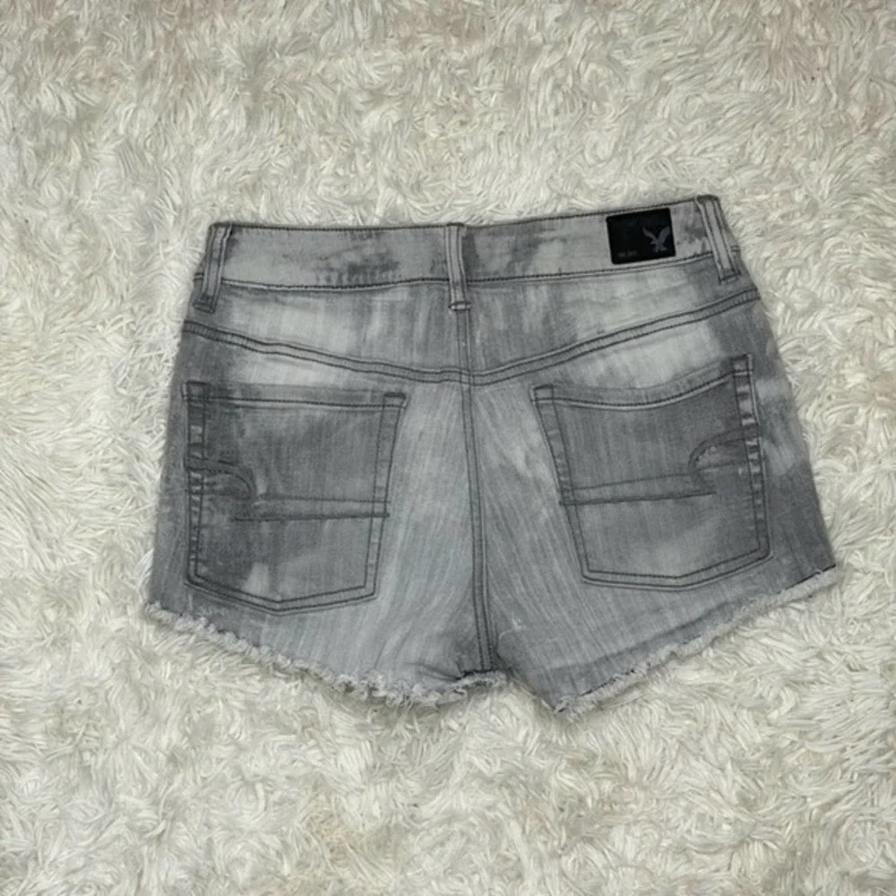 American Eagle Gray Distressed Denim Shorts Size 6 - Picture 9 of 11